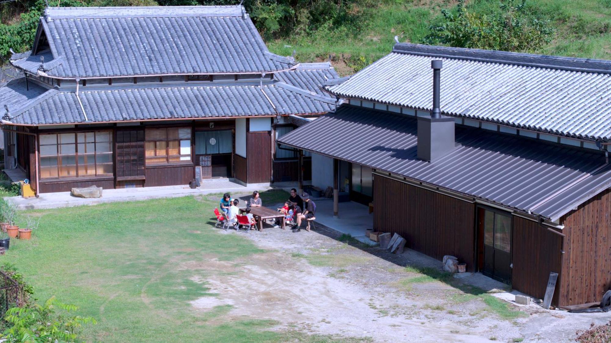 猫と図書館のある宿 草地家 Kusachike Minamiawaji ภายนอก รูปภาพ